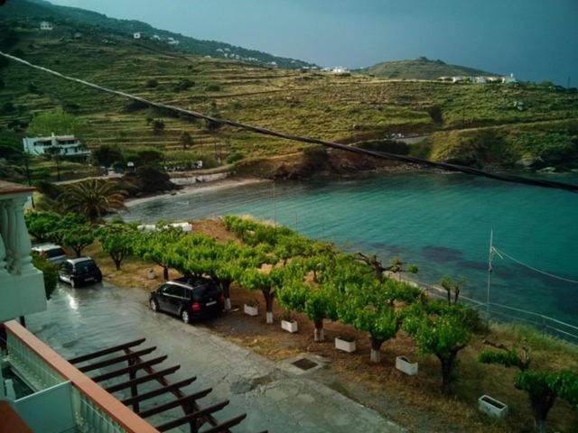 Villa Bonatsa Andros Home Batsíon Exterior photo